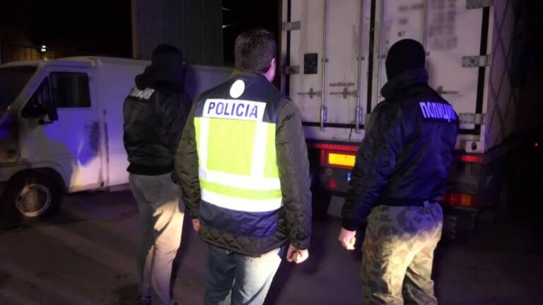 Разбиха престъпна група, внасяла у нас кокаин от Колумбия с плодове/снимки+видео/