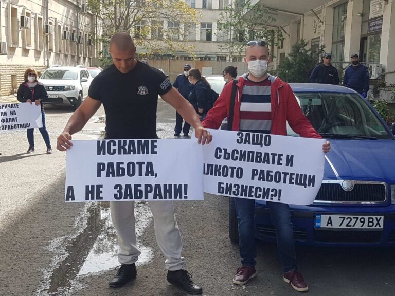Забраната за улов на бяла мида изкара рибарите на протест (СНИМКИ)
