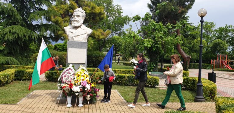 Поморие се преклони пред паметта на Ботев и загиналите за свободата на България