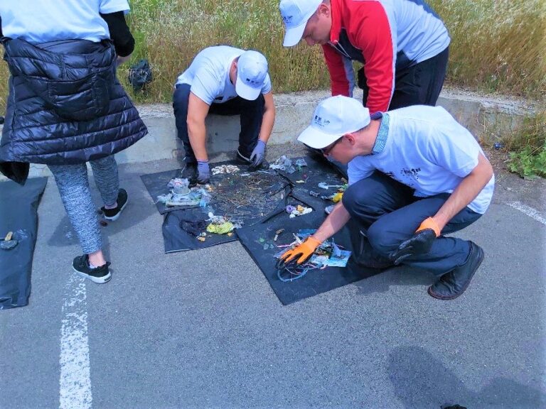 Хората замърсяват бургаските плажове най-много с пластмаса и фасове