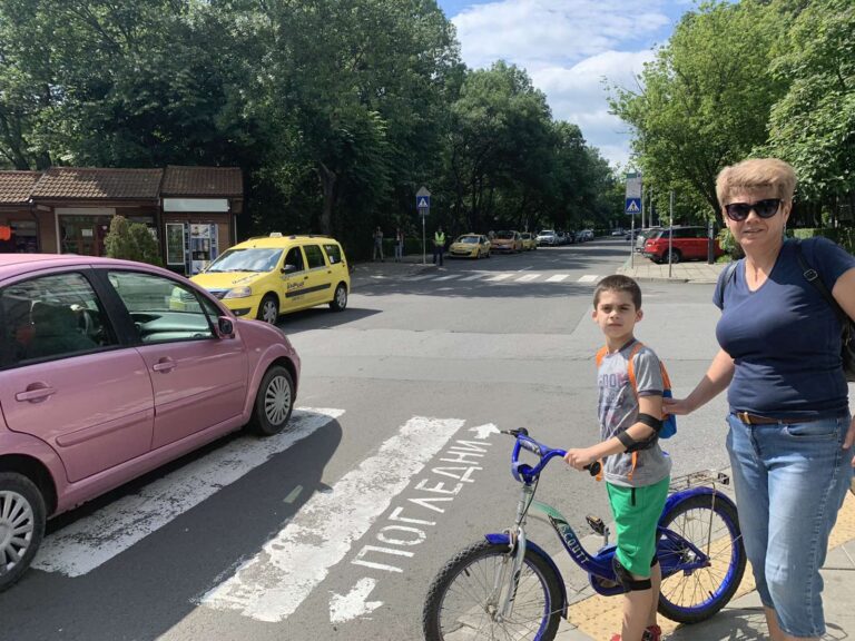 Акция на пътна полиция за правилно пресичане на велосипедисти /снимки/