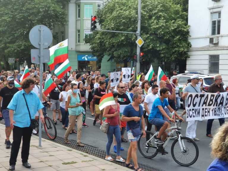 Протестиращи блокираха движението по „Булаир“ (ВИДЕО)