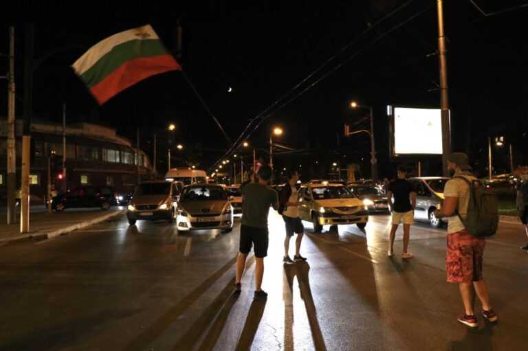 Опит за щурм на БНТ по време на участие на Дариткова и Нинова