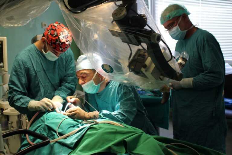 Направиха първа кохлеарна имплантация в Бургас