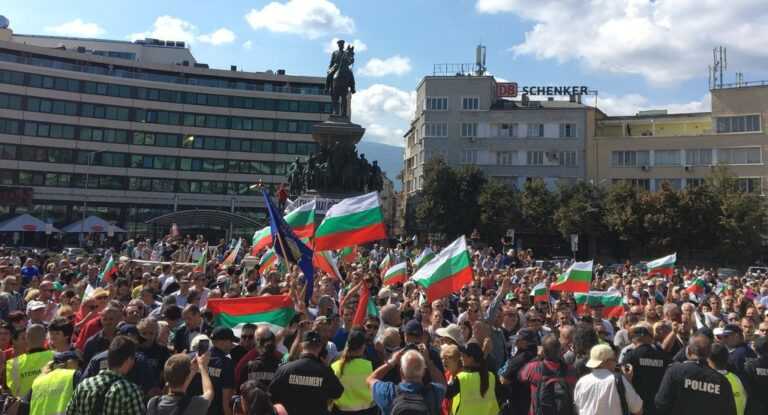 БСП Бургас призова за протести и в деня на вота на недоверие