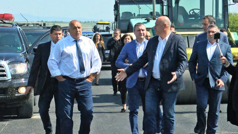 Борисов реже утре лентичката на обхода на Поморие /видео/