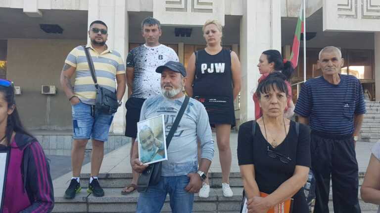 Трифонов жали доживотната си присъда за убийството на 7-годишната Кристин. Близките ѝ се събраха пред съда (СНИМКИ)
