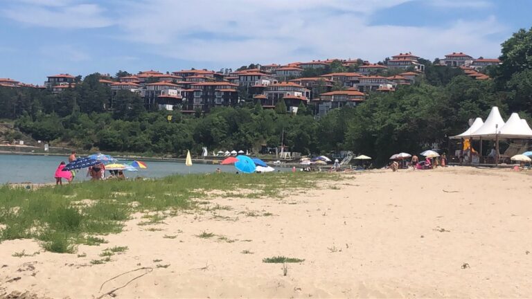 Договорът с новия концесионер на морски плаж „Златна рибка“ вече подписан