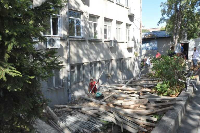 Започна конструктивното укрепване на сградата на ДКЦ II