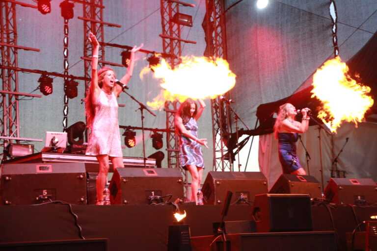 Братя Аргирови и Las Ketchup откриха Spice music festival  в Бургас (снимки)