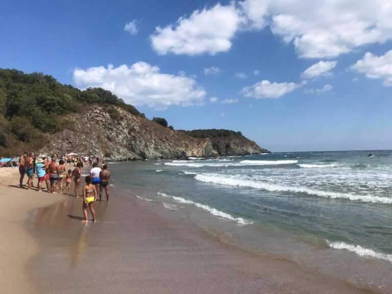 52- годишен мъж от Плевенско се удави на плаж Силистар, водолази издирват втори