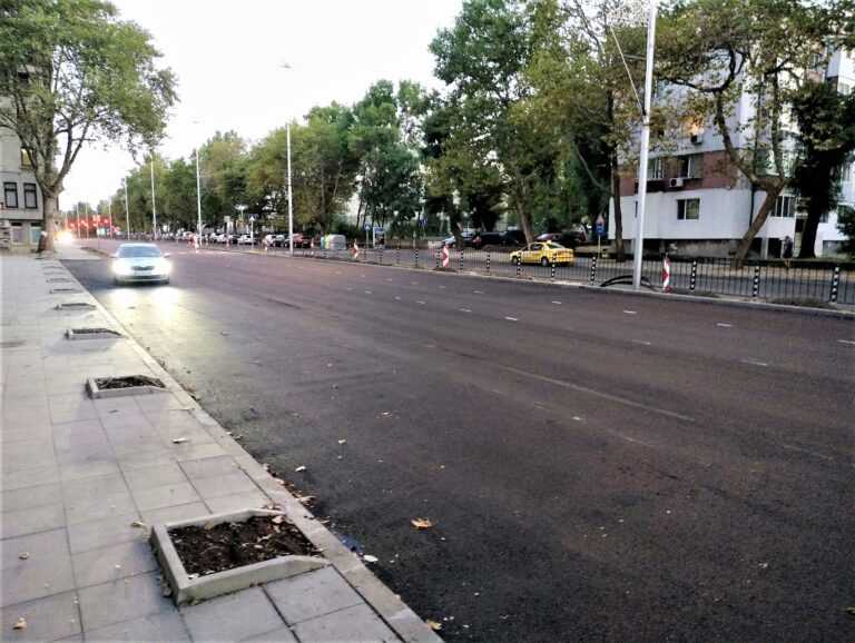 „Демокрация“ е преасфалтиран частично, затварят другото платно