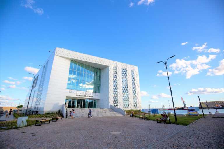 Конгресният център в свободната зона на Пристанището посреща първи голям форум