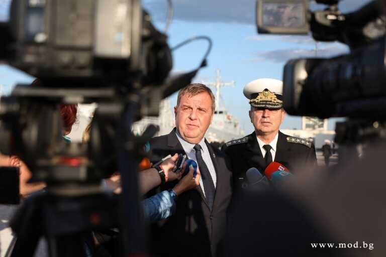 Каракачанов:  Умно е сега да се договорят цените за осемте нови изтребителя