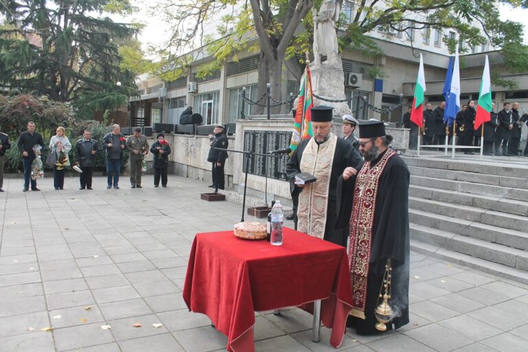 На Архангелова задушница Българската армия почита паметта на загиналите във войните /снимки/