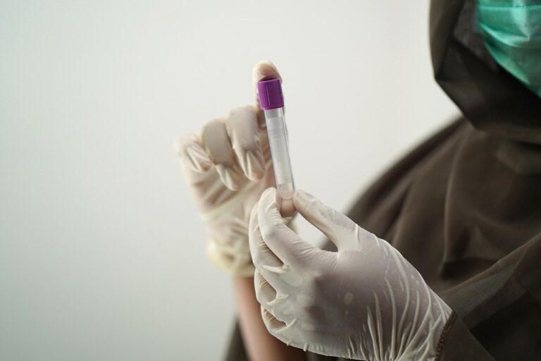 Специализираната прокуратура обвини четири лица за участие в престъпна група за търговия с кръв