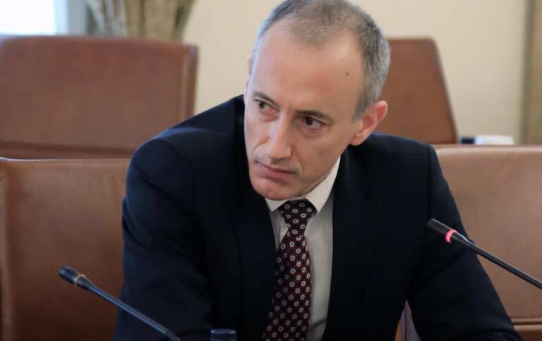 Още този ноември идва пълната забрана за телефони в училище, обяви образователният министър