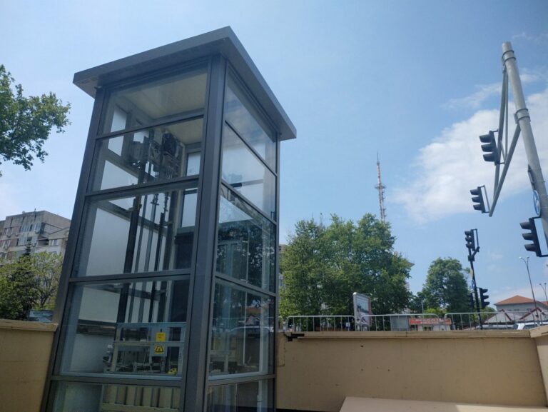 От утре ще работят всички 8 нови асансьора при 4 подлеза