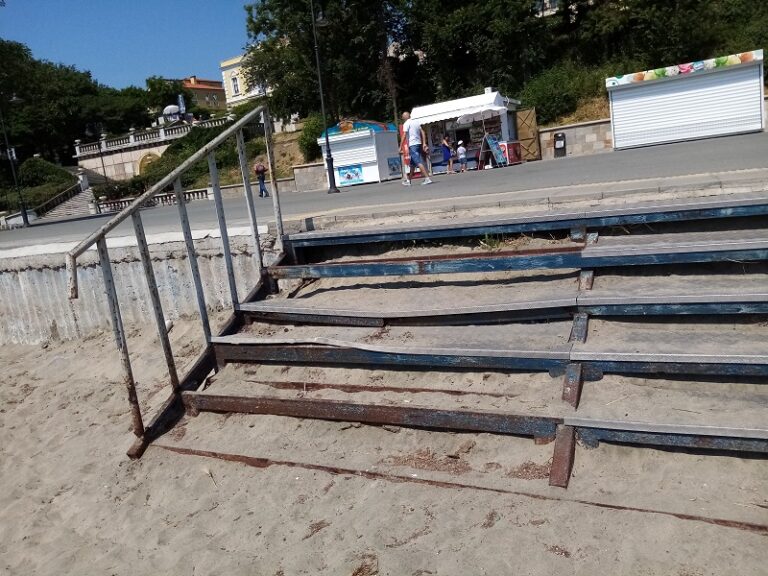 Господинов пита за стъпалата към Централния плаж