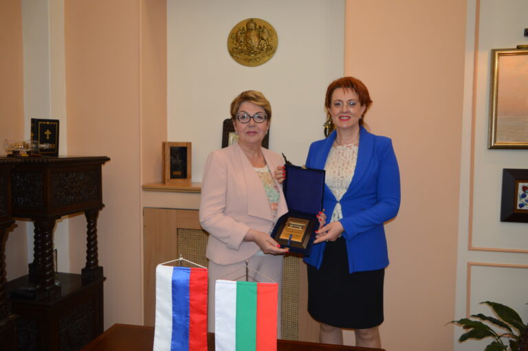 Нейкова се срещна с новия посланик на Русия