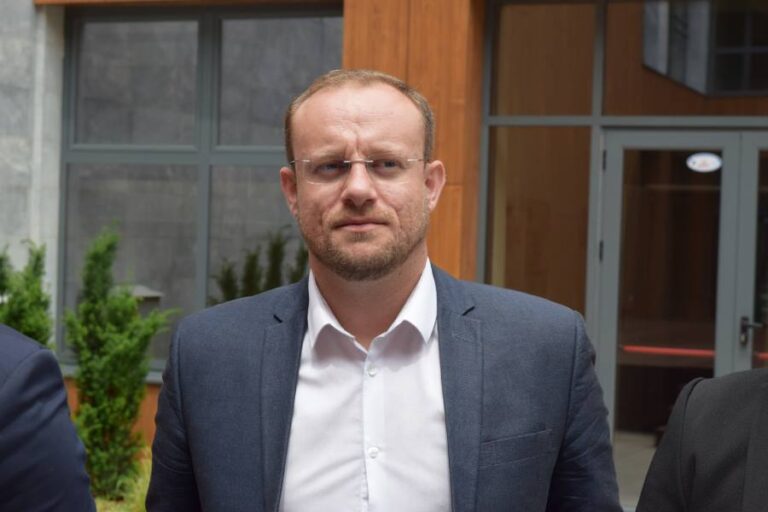Кои са новите и млади лица в ГЕРБ-СДС, които влизат в голямата политика /снимки/