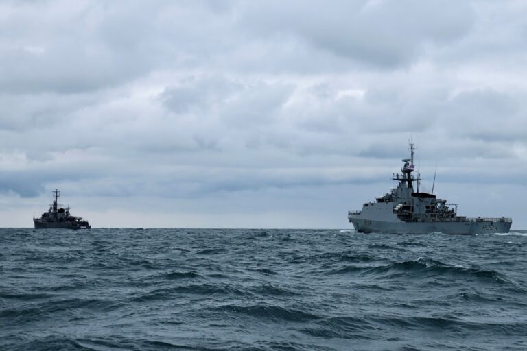 4 български кораба ще чистят Черно море от руски мини