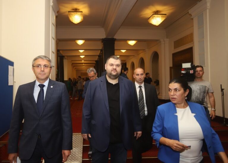 ДПС: Очакваме от САЩ факти и доказателства срещу Пеевски
