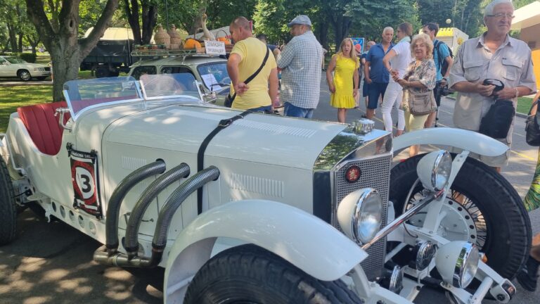 Мерцедес от епохата на „Великият Гетсби“ е хит на ретро парада в Бургас