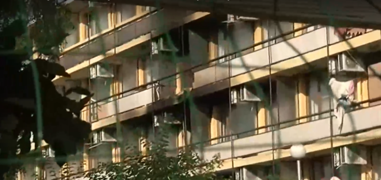 Голям пожар в дом за възрастни във Варна, има загинал