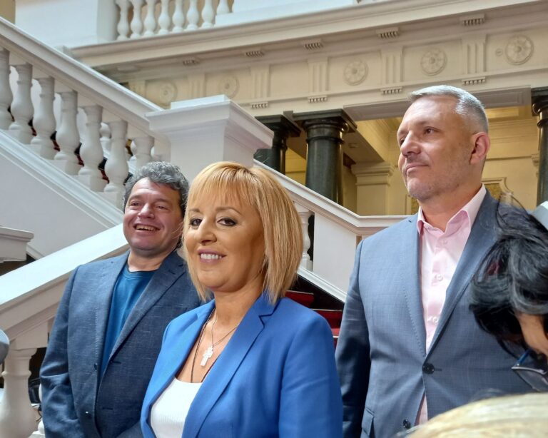 Манолова на консултациите с ИТН: Не е страшно да има правителство на малцинството