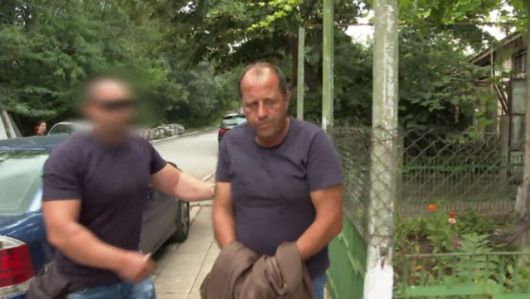Арестуваха кмета на поморийското село Бата за купуване на гласове /снимки/