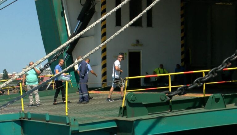 Предадоха бюлетините на бургаски кораб, на който ще се гласува в открито море /снимки/