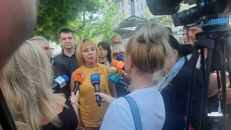Мая Манолова: Парламентaрната група се казва „Изправи се БГ! Ние идваме!“