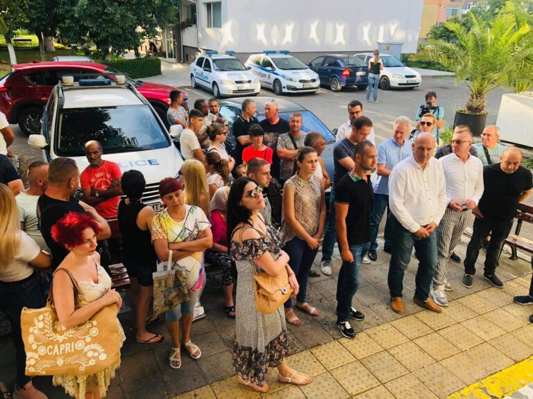 Мърчалив протест на ГЕРБ пред РПУ Поморие срещу ареста на кмета на с. Бата