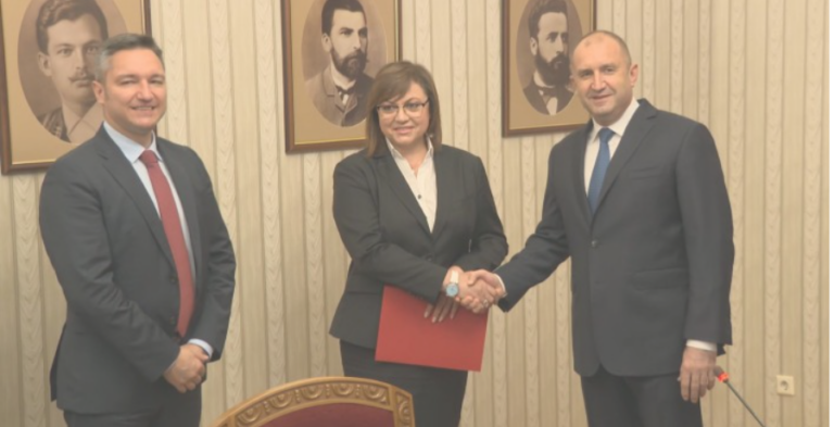 Президентът връчи на „БСП за България” третия проучвателен мандат