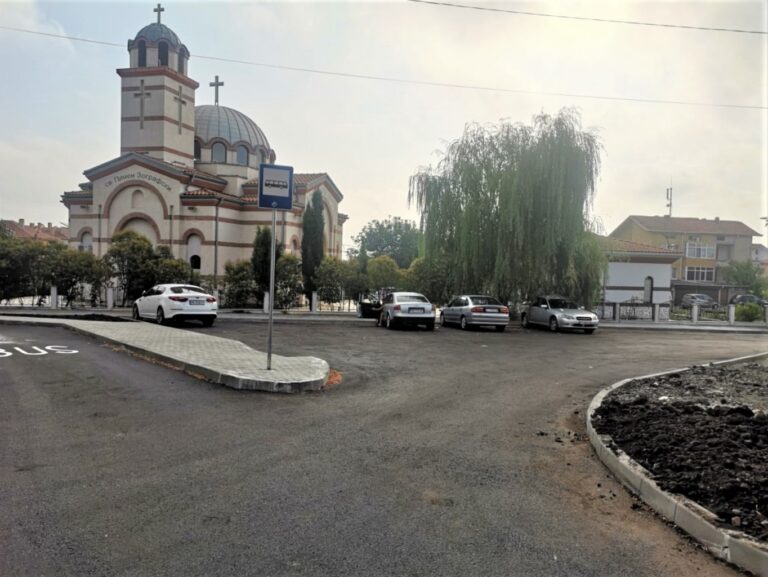 Полезен нов паркинг до църквата обслужва жители и гости на „Крайморие“
