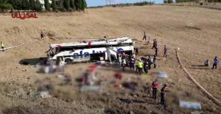 15 загинали при автобусна катастрофа в Турция