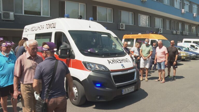 Спешните медици в Бургас на протест, нe са получавали бонуси за COVID-19 от юни