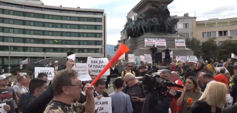 На живо: Национален протест срещу Ковид мерките