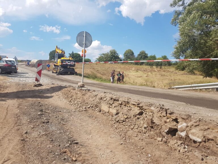 Продължава ремонта на пътя от кв. Банево до Изворище