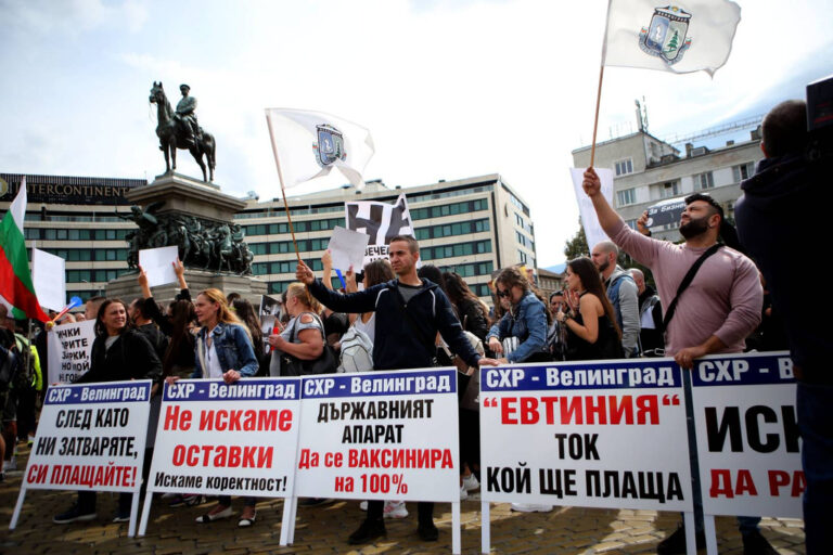 Протестите на обединения туристически бранш продължават в Бургас