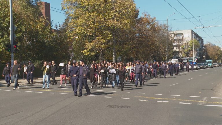 Втори ден протест заради сертификатите