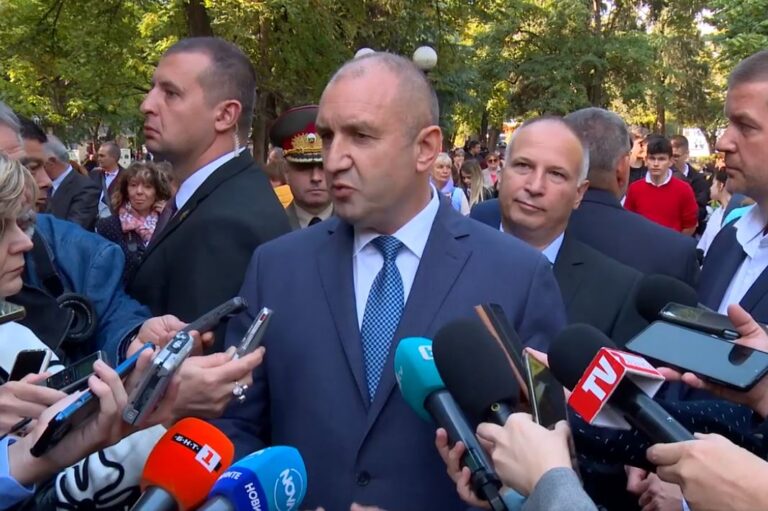 Радев: Досиетата „Пандора“ показват, че деянията на Пеевски са по-видими отвън, отколкото вътре в България