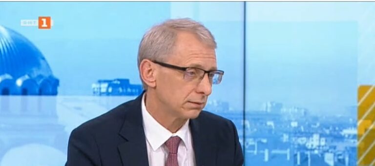 Учебната година да започва по-рано обмислят от МОН