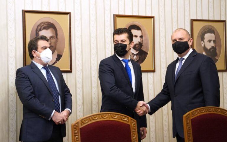 Неофициално: Президентът връчва мандата на ПП утре