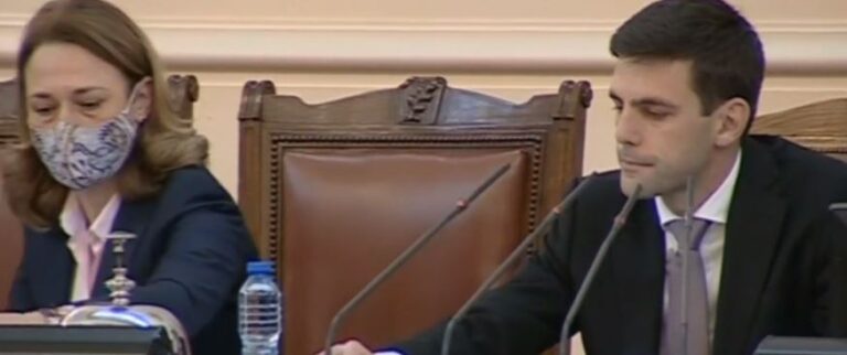 На живо: В очакване на гласуване на кабинета „Петков“