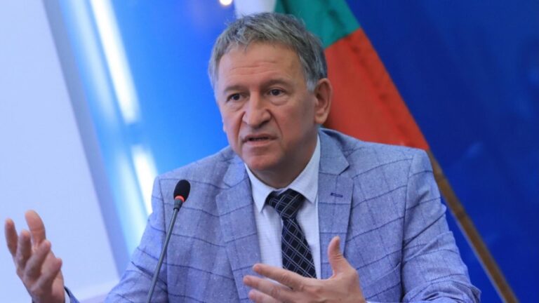 МЗ: Мобилни лаборатории пред училищата
