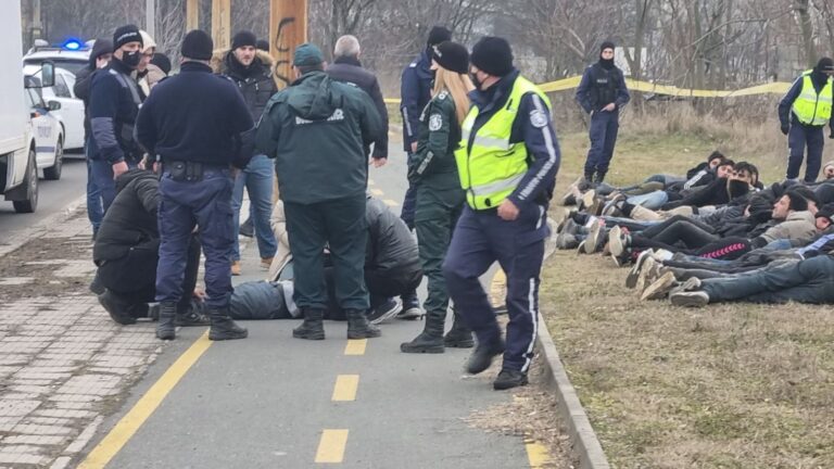 Задържаха 19 мигранти край созополското село Крушевец. Повечето били мароканци