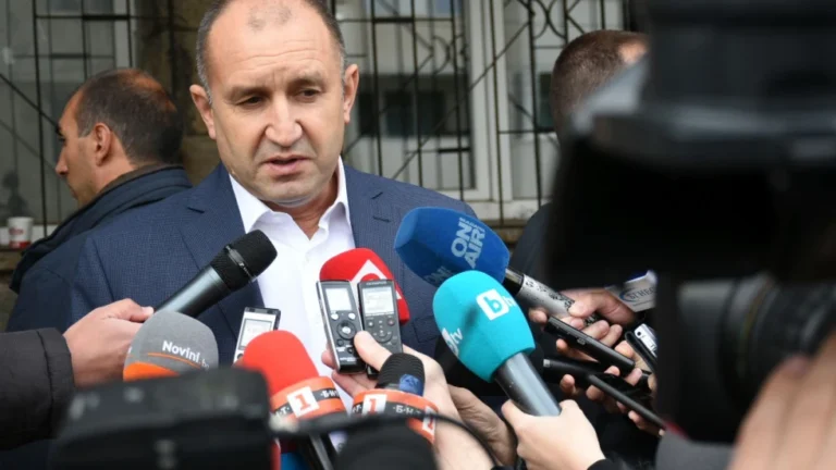 Радев: Г-н Петков явно е забравил, че той, а не аз, е в коалиция с г-н Борисов и г-н Пеевски