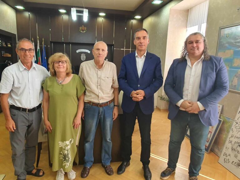 Специалистите в общински училища и забавачници договориха по-високи заплати в новия колективен трудов договор